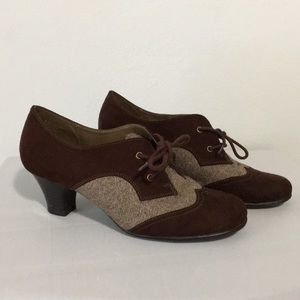 Vintage brown heels